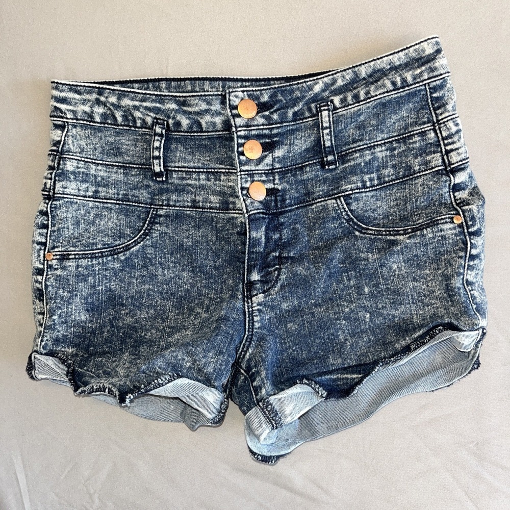 Refuge Jean Shorts Woman's Size 6 Blue Distressed